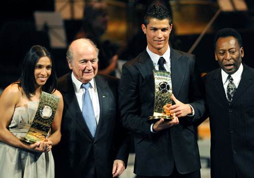 世界足球先生-世界足球先生和金球奖哪个荣誉高